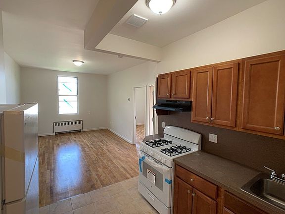 2nd image of 2828 W 19th St APT 2R