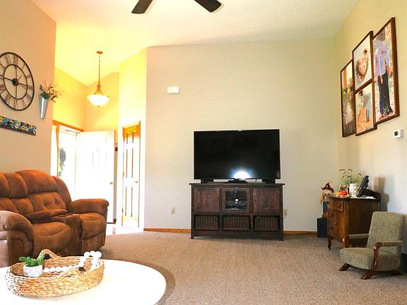 5th image of 7 Wedgewood Dr