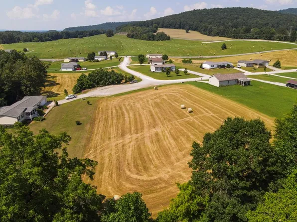 120 SE Falls View Rd, Sparta, TN 38583