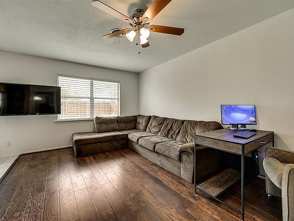 3rd image of 606 Bayless Dr