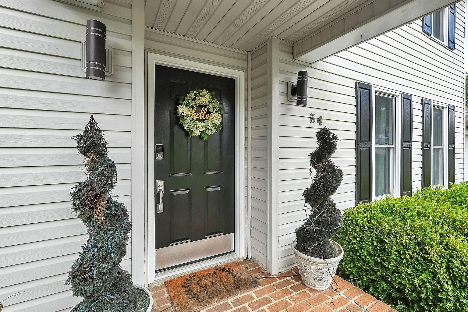 Listing photo 4 for 34 Ledgewood Dr