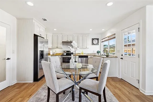 10135 Santa Clara Ave — Photo 2