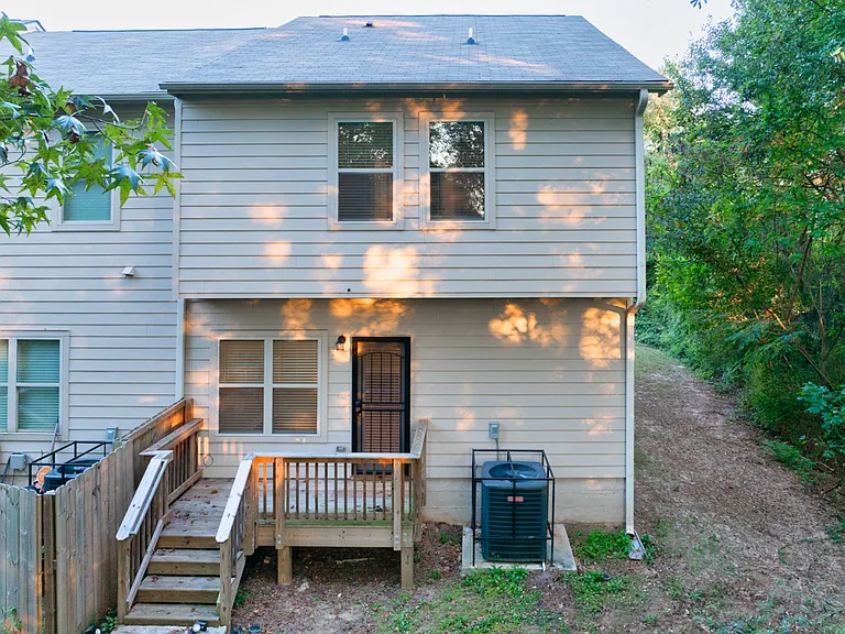 2570 Castellan Dr — Photo 47