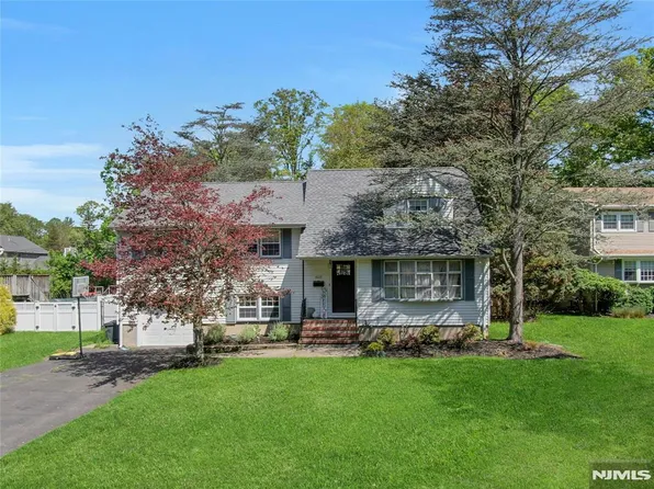 650 Donna Ct, River Vale, NJ 07675