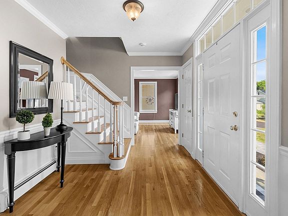 4th image of 6 Warburton Ln