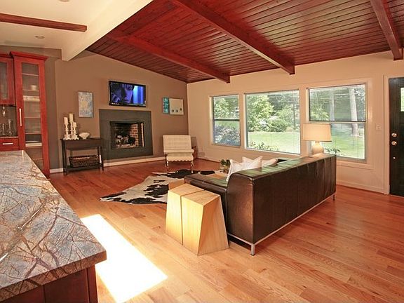 5th image of 3685 Eaglerock Dr
