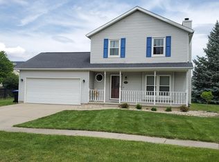 19 Reading Rd, Bloomington, IL 61701