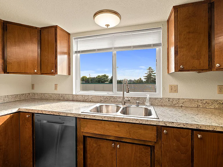 2516 Rockefeller Ave #1 — Photo 7