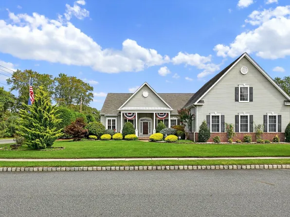 2 Glen Aire Dr, Egg Harbor Township, NJ 08234