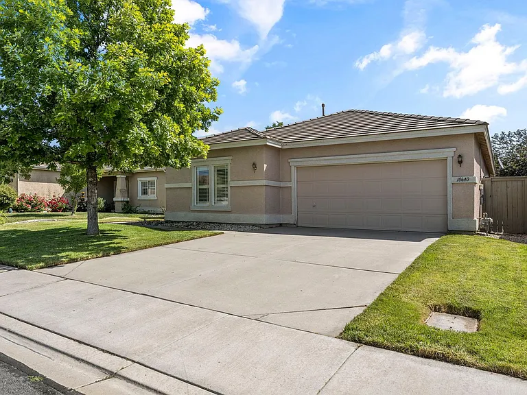 10640 Arbor Way — Photo 2