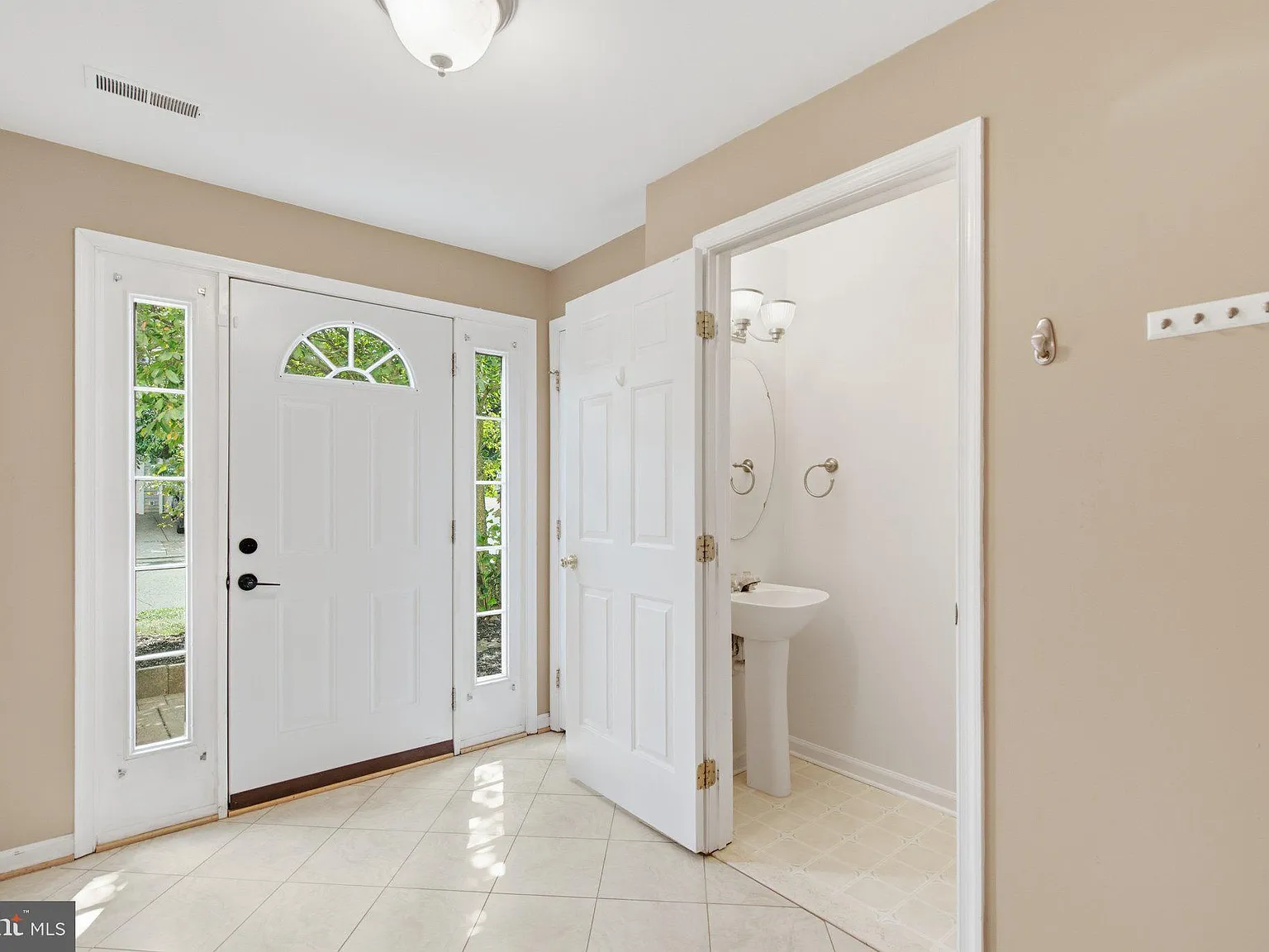 3 bed, 2.5 bath, 2128 sqft, $3,195 — Photo 2