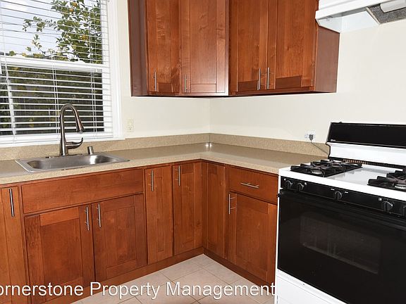 4th image of 1088 Eugene Ave #3