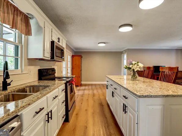 1095 Athens Rd, Winterville, GA 30683