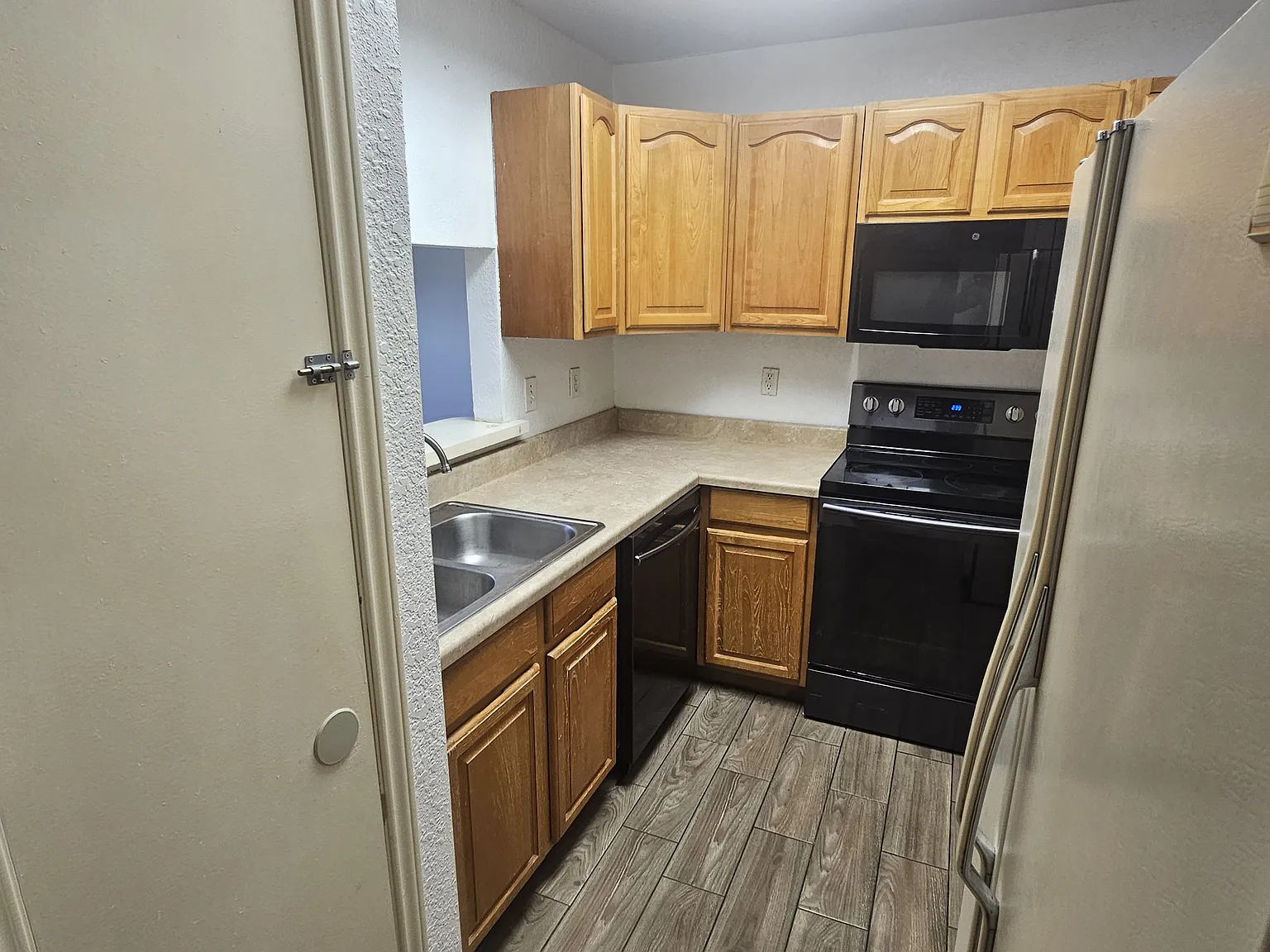 2 bed, 900 sqft, $1,480 — Photo 4