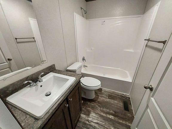 4th image of 5 Hollywood Dr #333