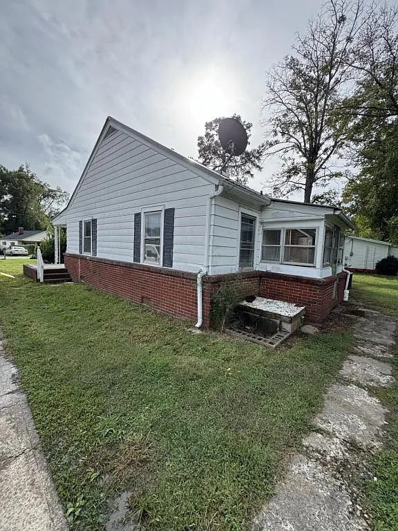 114 Clayton St — Photo 4