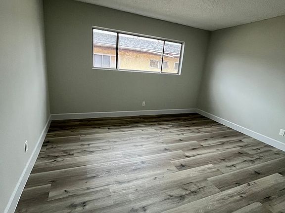 4th image of 1437 W 105th St #15
