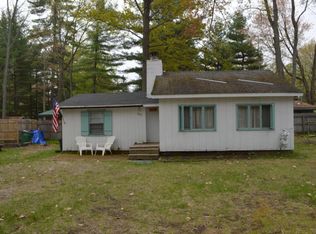 207 Mallard Ave, Houghton Lake, MI 48629