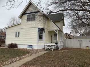 610 W 4th St, Yankton, SD 57078