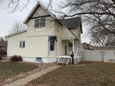 610 W 4th St, Yankton, SD, 57078