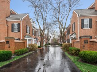 470 Linden St, Winnetka, IL 60093