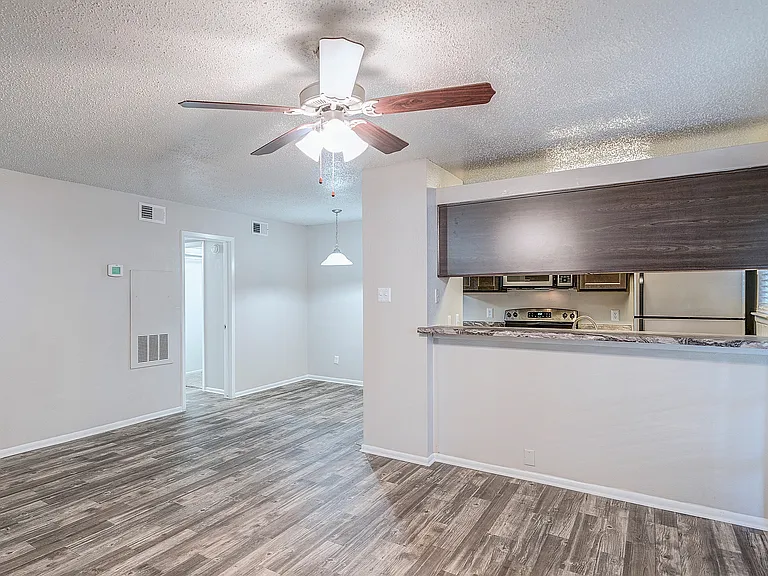 Deer Oaks Apartments — Photo 22