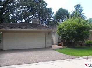 1014 S 111th Plz, Omaha, NE 68154