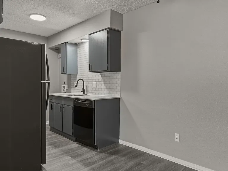 Timberwood Apartments — Photo 10