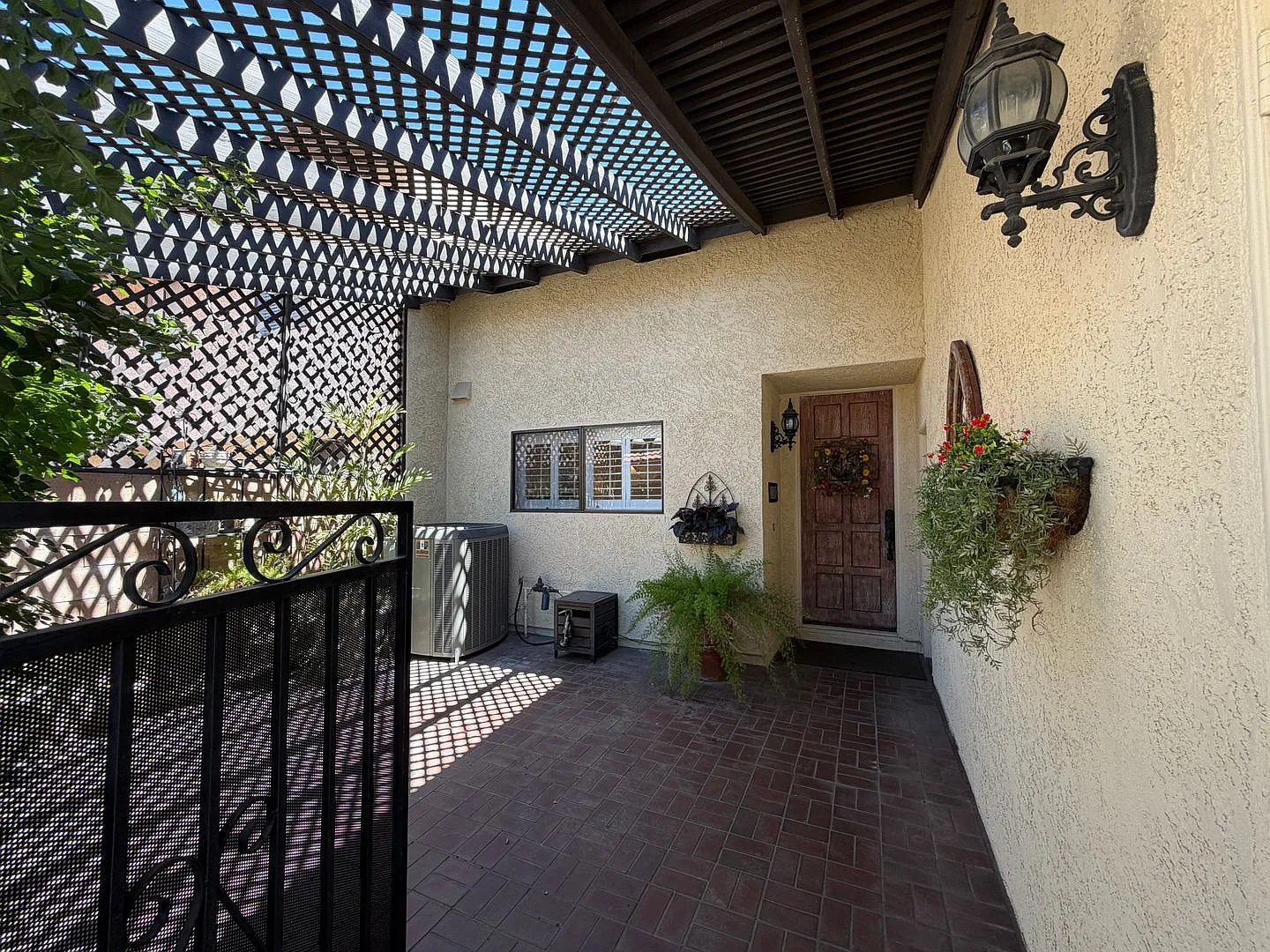 607 E. Palm Ave. 3 Bed, 2 Bath Single Family Home in South Redlands! — Photo 2