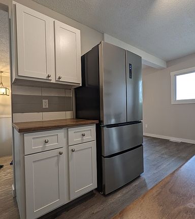 2nd image of 4801 61a St