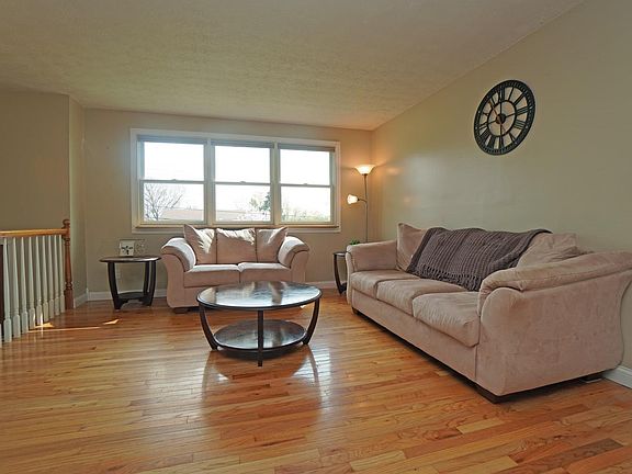 3rd image of 5807 Leslie Dr