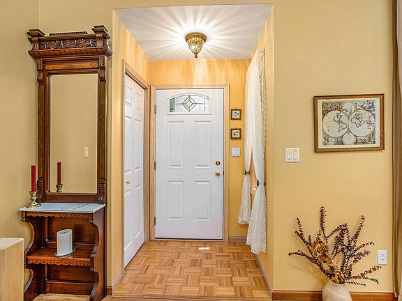5th image of 1359 Maplewood Dr