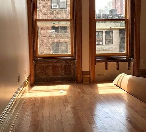 4th image of 19 W 70th St APT 4R