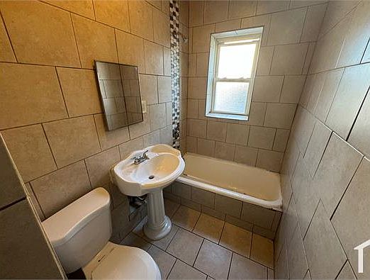 5th image of 220 Roseville Ave APT 201