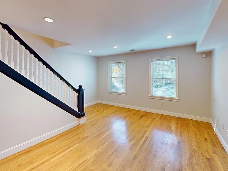 214 W 7th St #2 — Photo 10