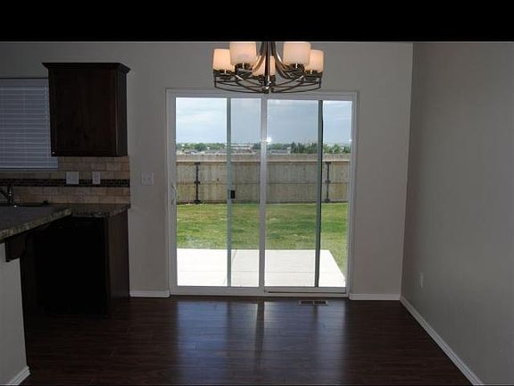 3rd image of 807 Parkwood Dr