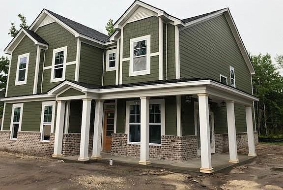 2nd image of 54 Wellington Cir