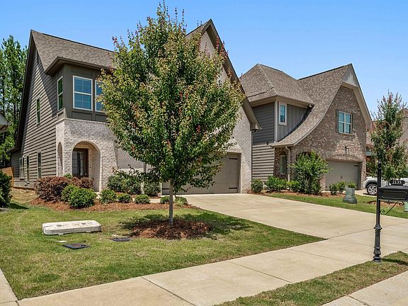 4th image of 2135 Springfield Dr