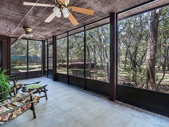 3rd image of 1112 Live Oak Loop