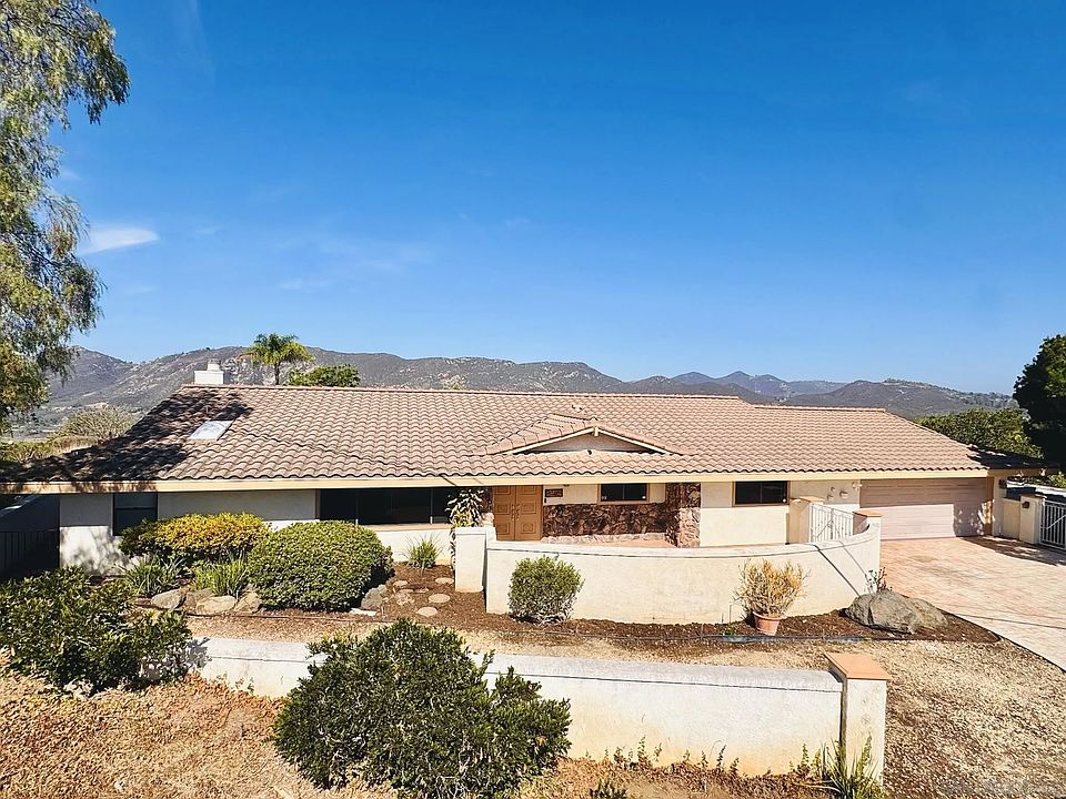 1st image of 3343 Vista De La Cresta
