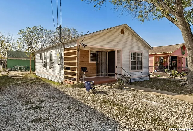 2214 Menchaca St — Photo 2