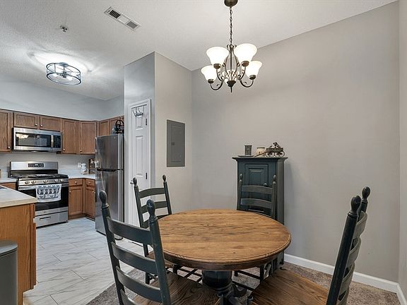 3rd image of 21 Hampshire Rd APT 111