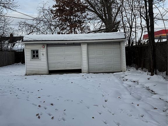 3rd image of 21607 Libby Rd