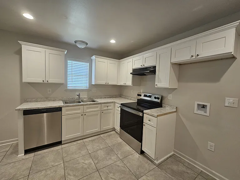 1675 Acadian Dr — Photo 5