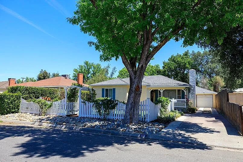 112 Las Palmas Ave photo 1