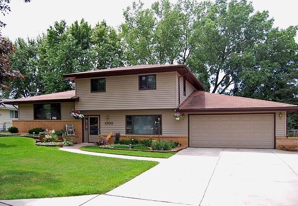 1st image of 1300 Pinewood Dr