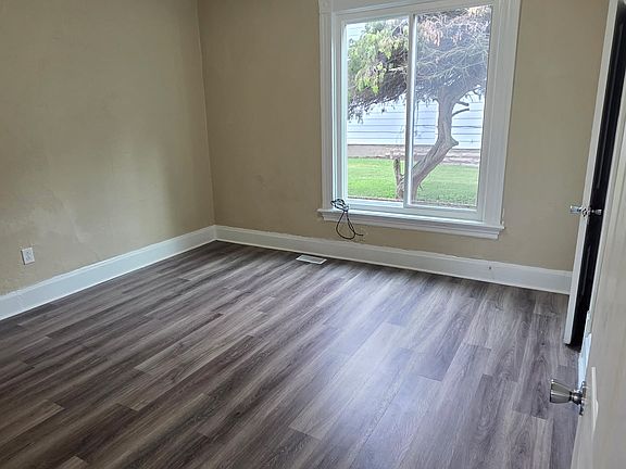 2nd image of 324 Oak St #1