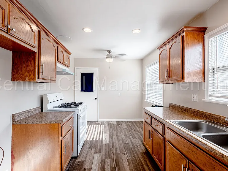 200 Wetherley Dr — Photo 7