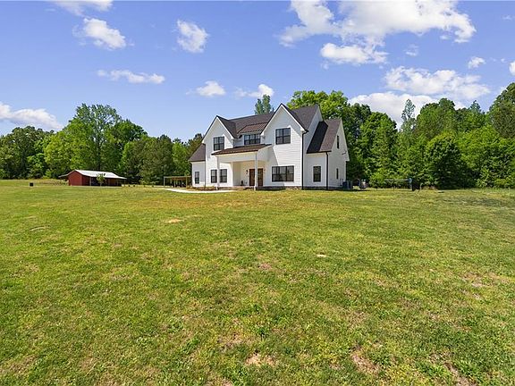 4th image of 876 Cline Rd