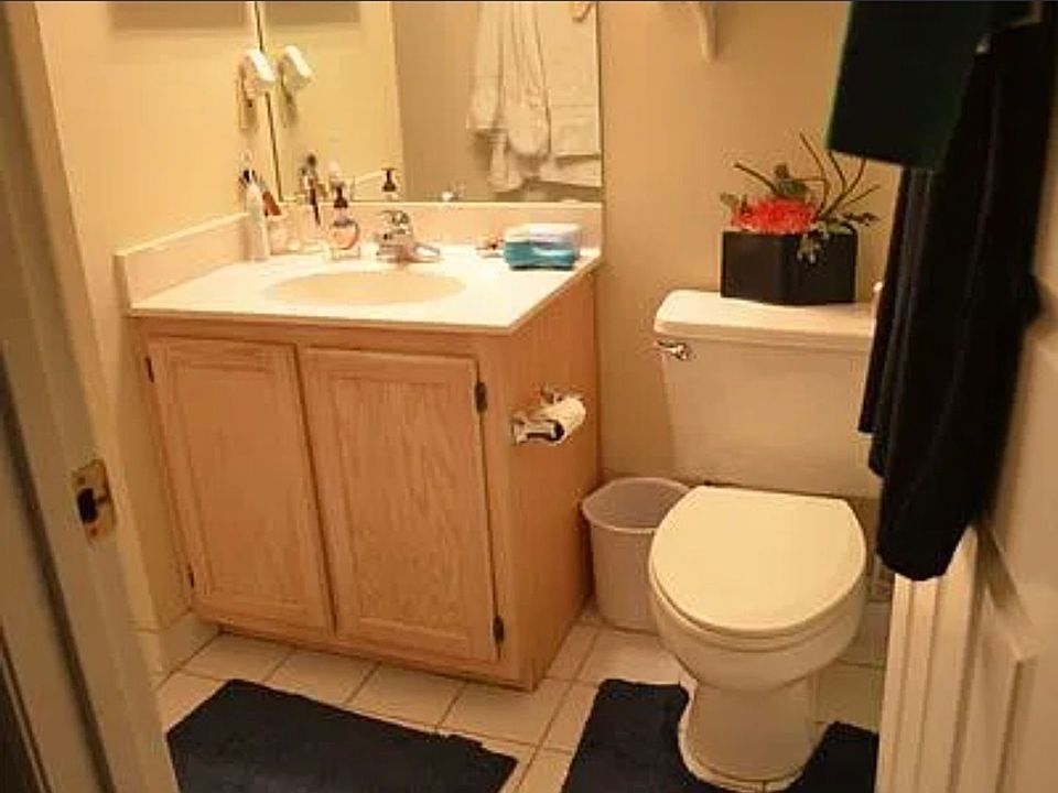 2nd image of 107 SW 25th St